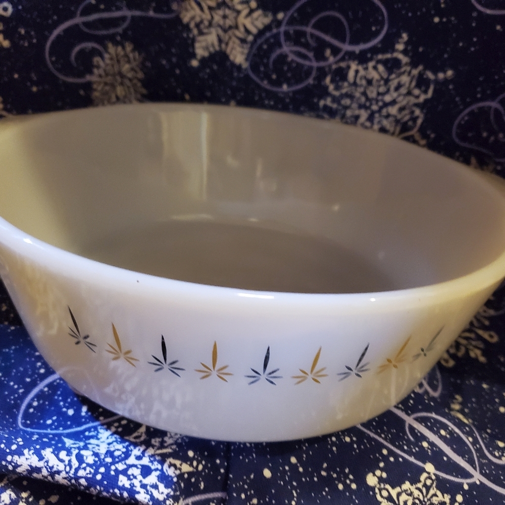 Vintage Fire King Anchor Hocking Round 3qt Casserole Dish Candleglow #439 - Picture 2 of 7